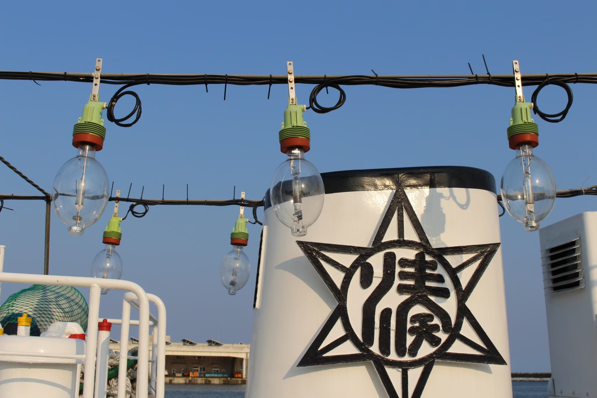 那珂湊漁港　漁船と照明