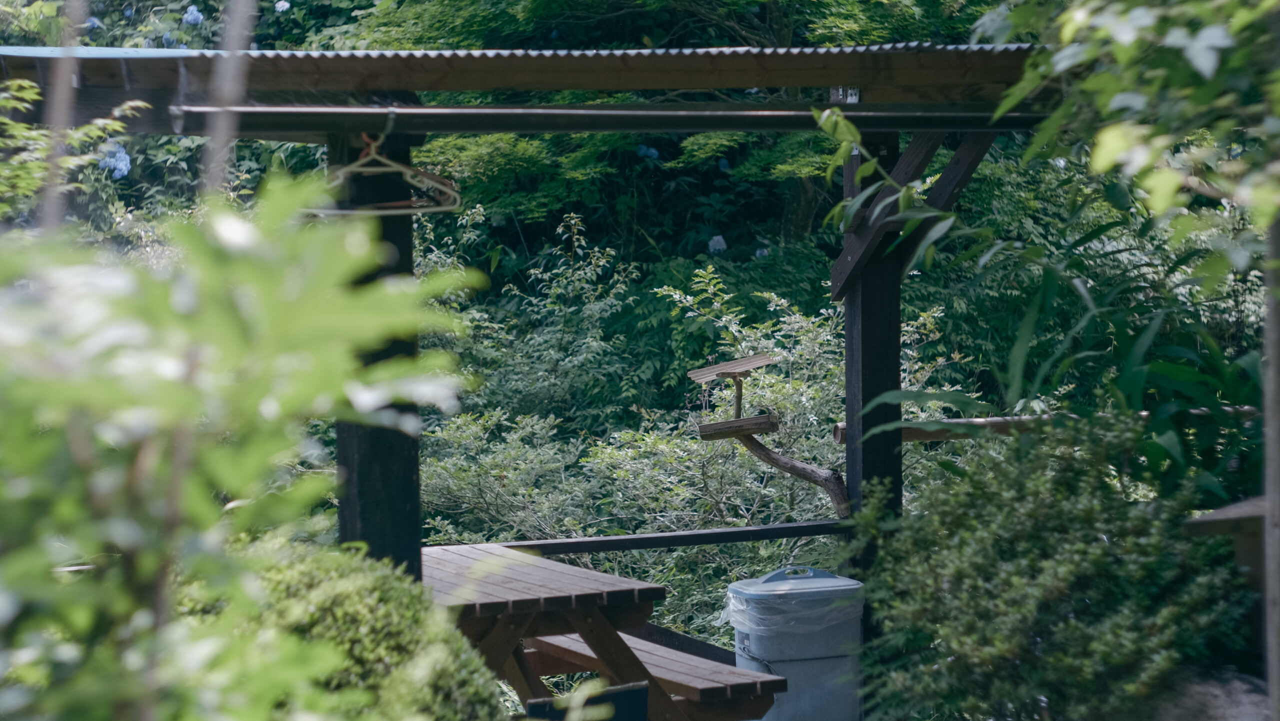 熊さんの村 鳥の餌台