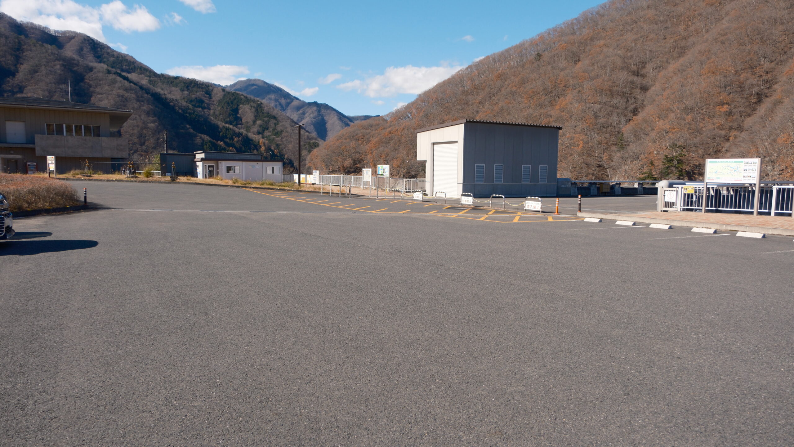 湯西川ダム　駐車場