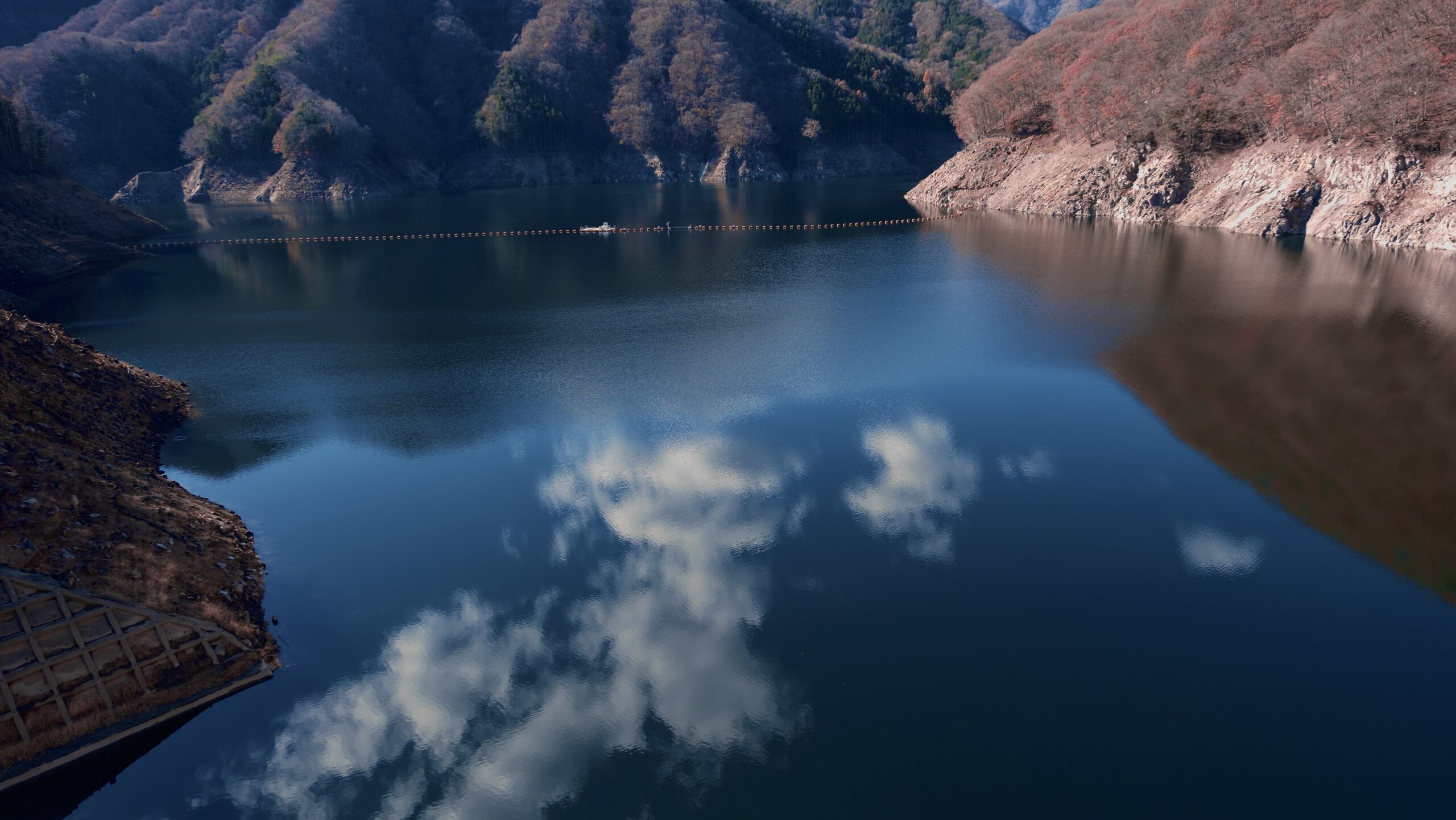 湯西川ダム　水面