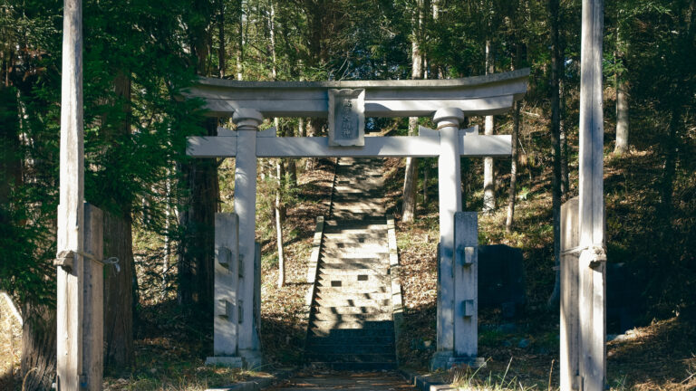 湯西川　高房神社　鳥居