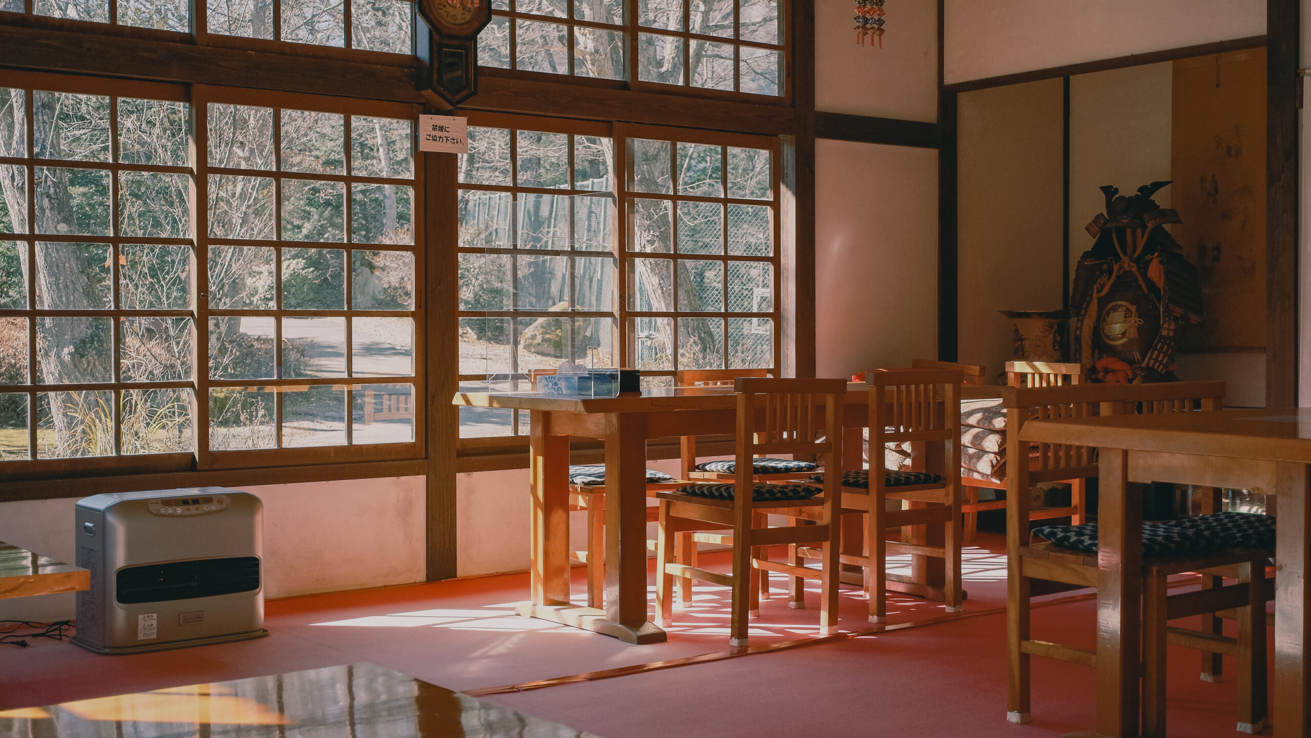 平家の里　よろず贖どころ　店内