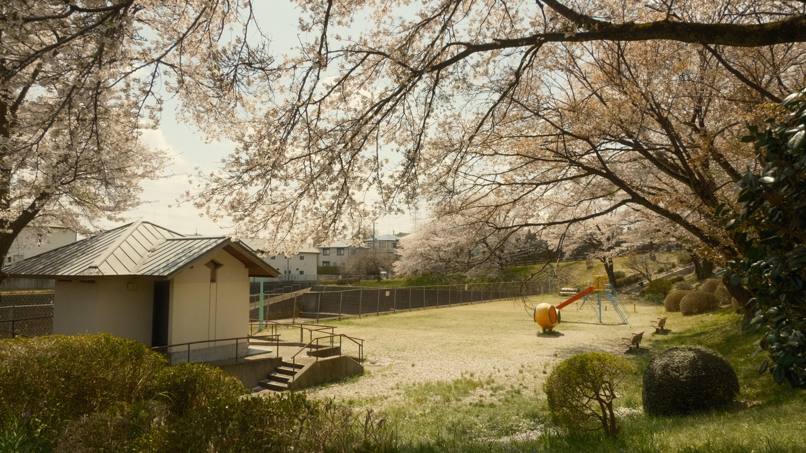 岡本駅前第２公園　遊具