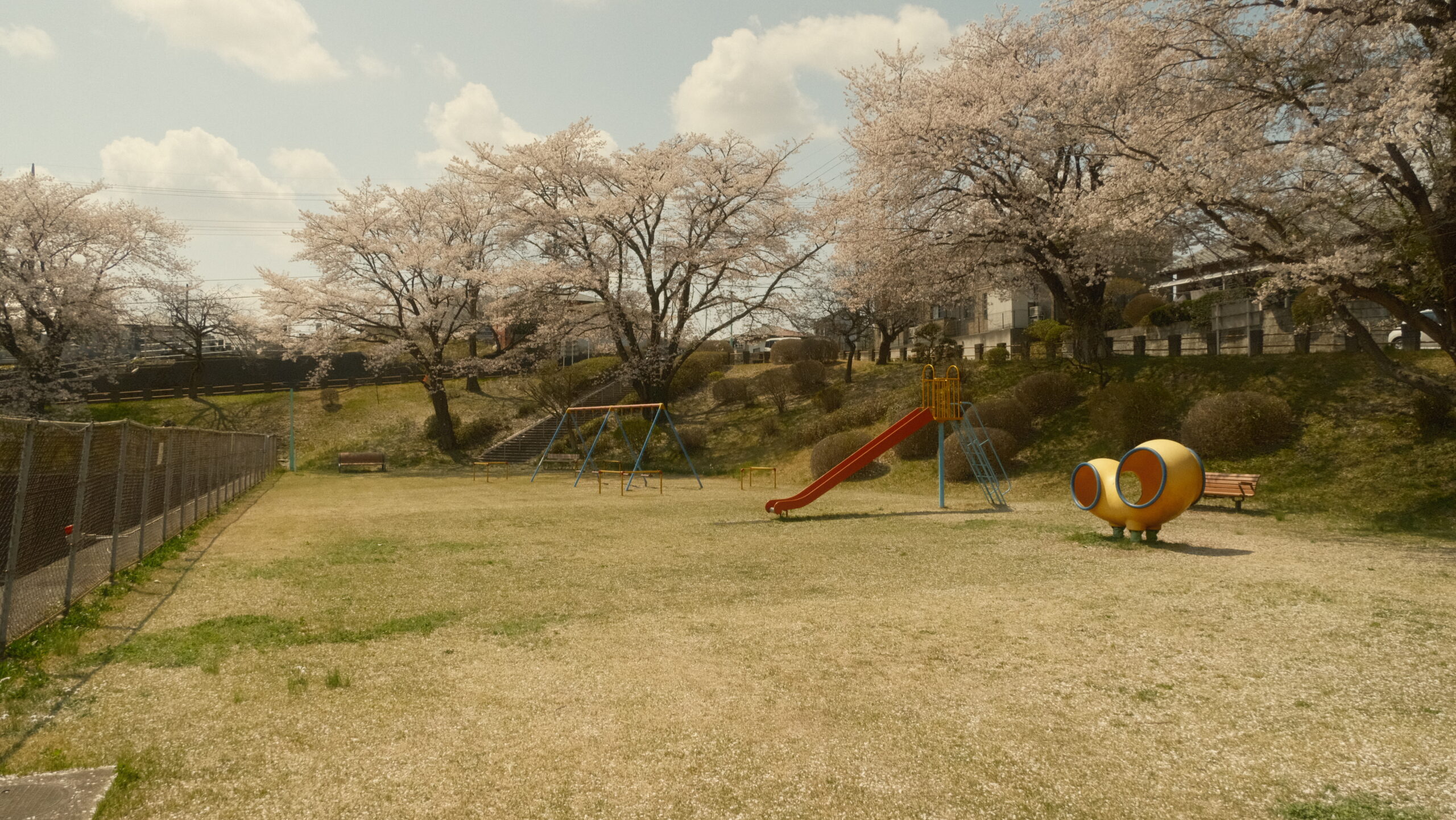 岡本駅前第２公園　遊具