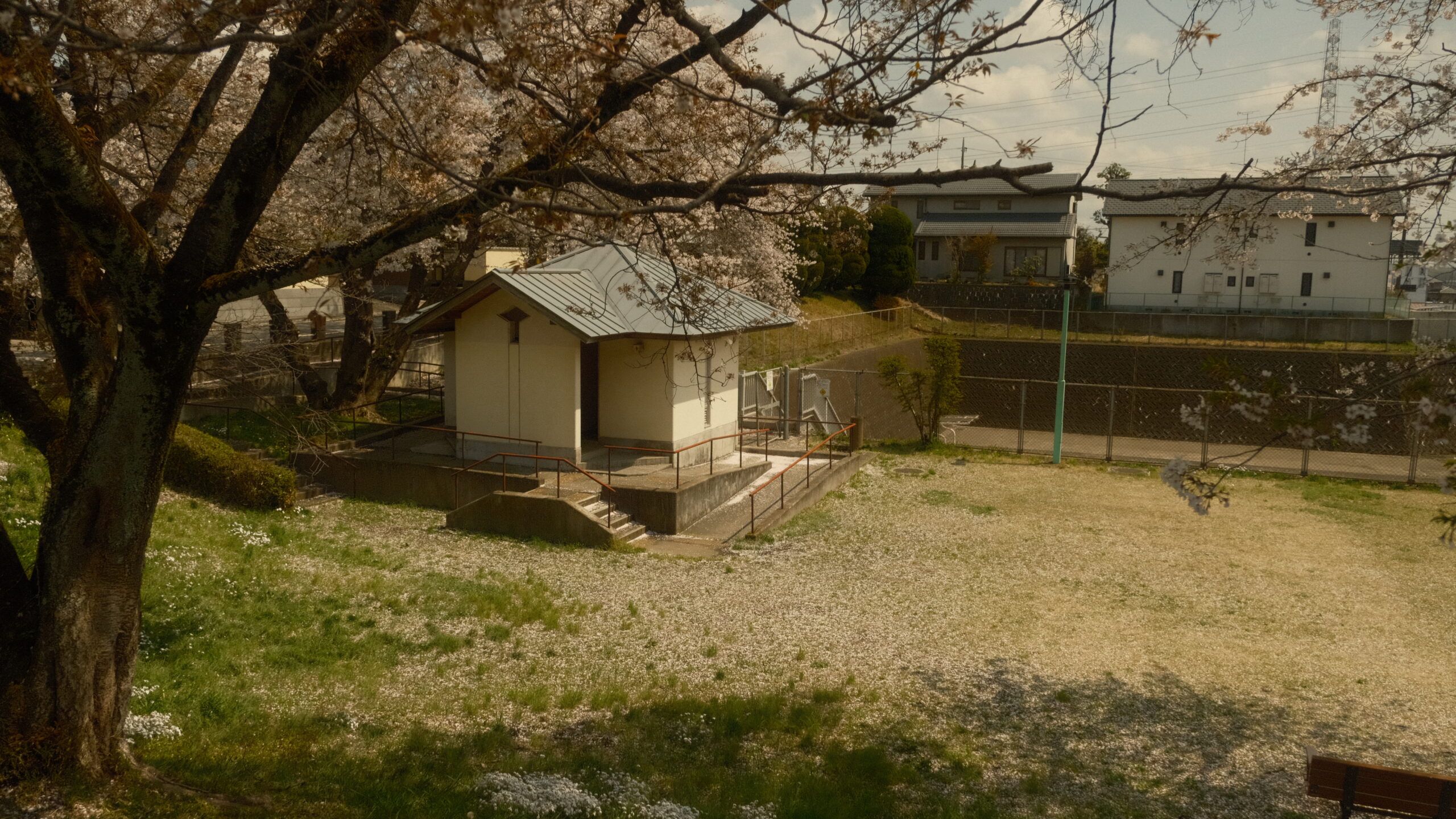 岡本駅前第２公園　トイレ