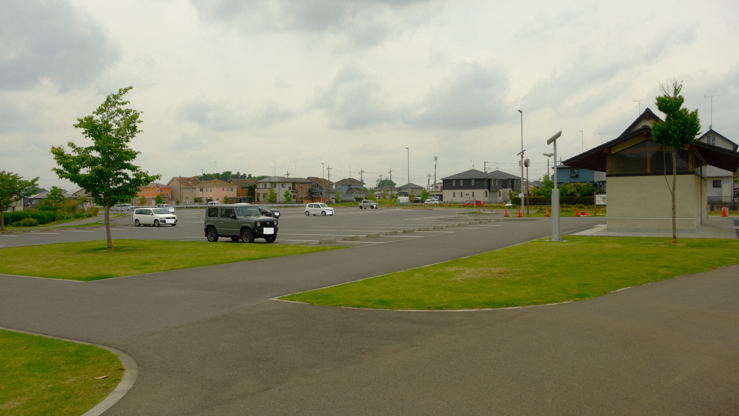 大松山運動公園　陸上競技場南側駐車場