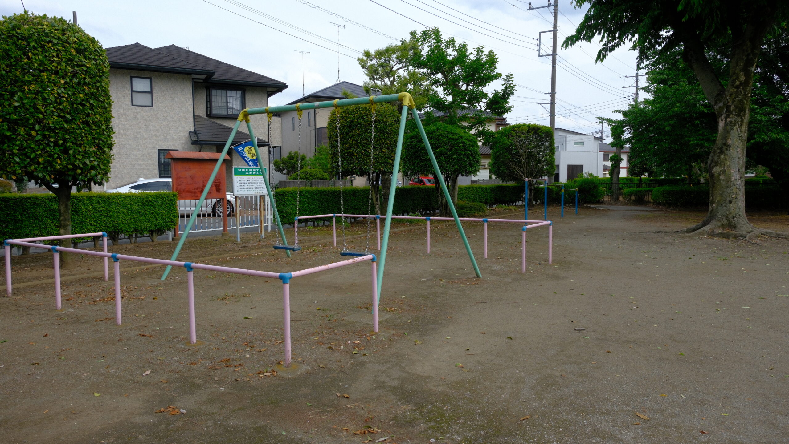 八竜神児童公園　ブランコ