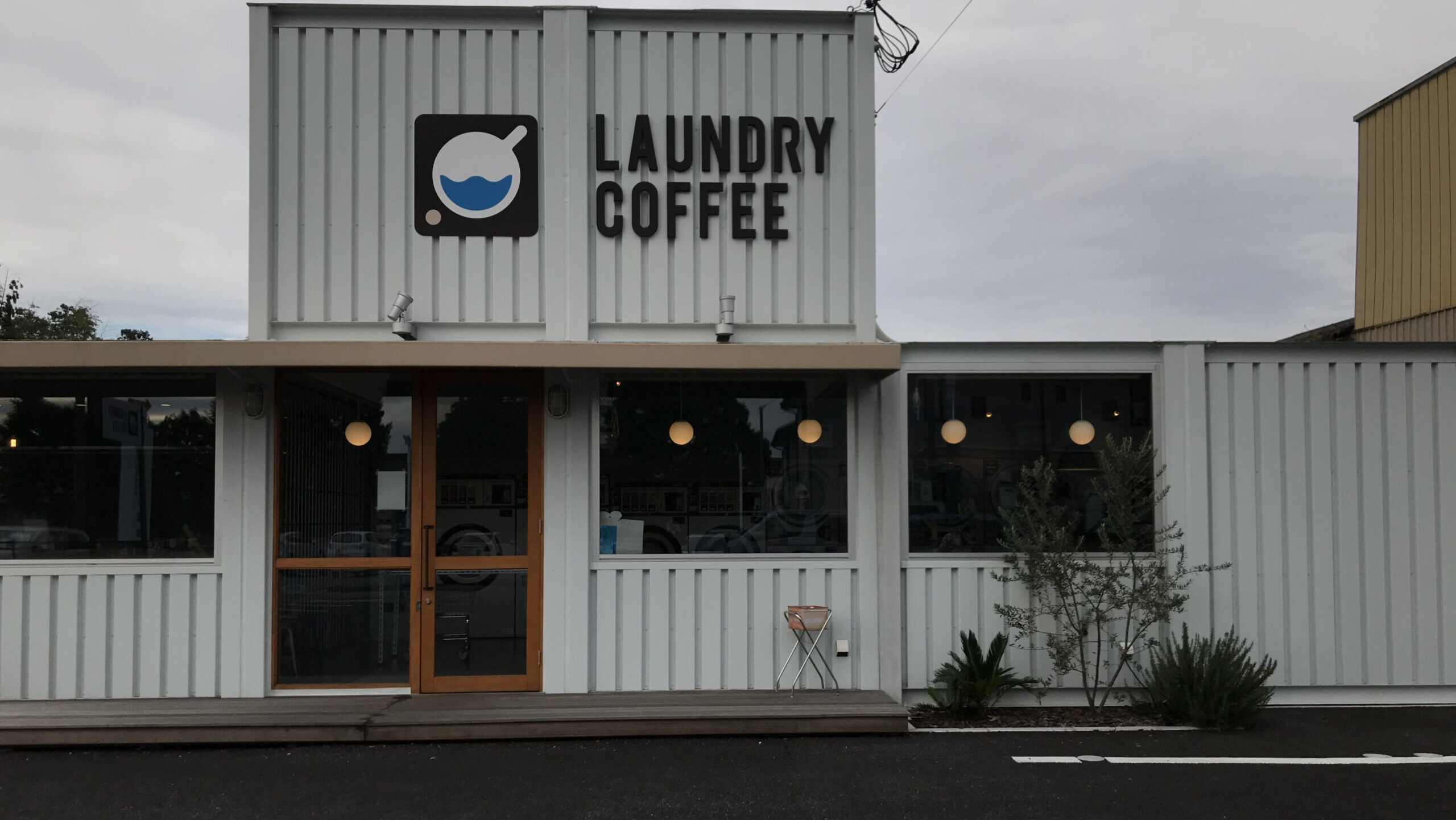 ランドリー コーヒー 宝木町店　駐車場