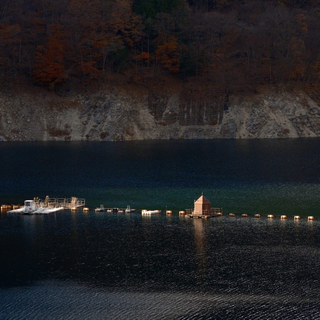 川治ダム　湖